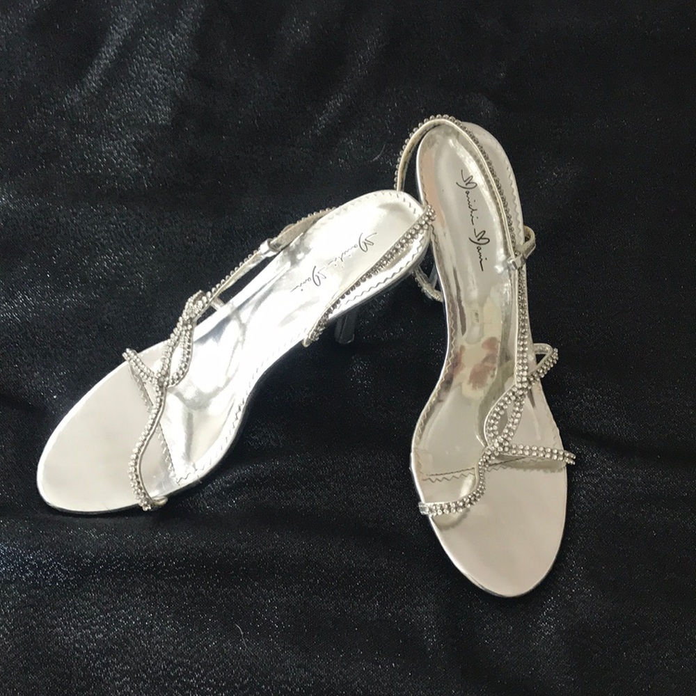 Manichi Mani silver jeweled heels